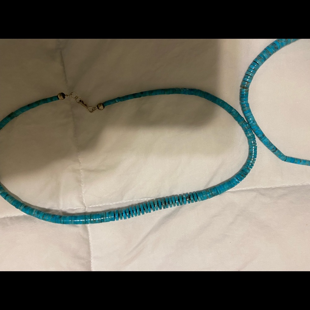 Heritage Style 18 inch graduated rolled turquoise - Picture 2 of 3